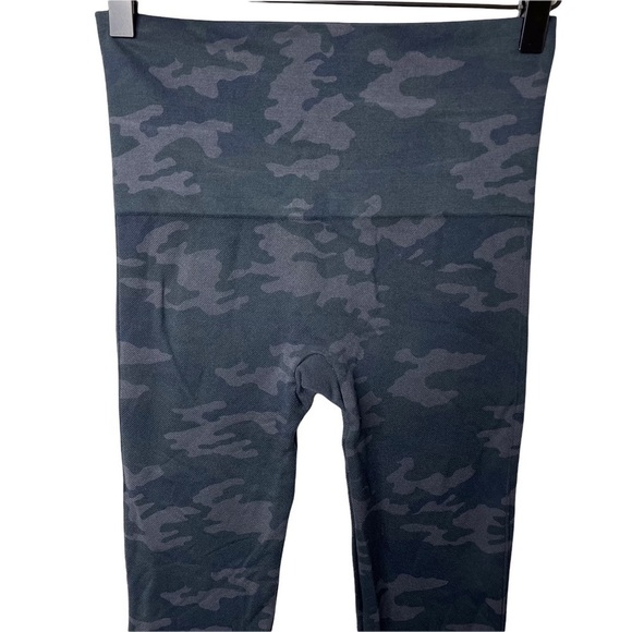 Spanx Look At Me Now Seamless Camo Leggings Slimming Size Medium Shapewear - Picture 5 of 6